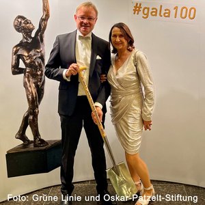 Bestatterehepaar Kentrup bei der Übergabe des Mittelstandspreises 2023