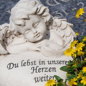 Grabschmuck mit Herz und Engel aus Stein